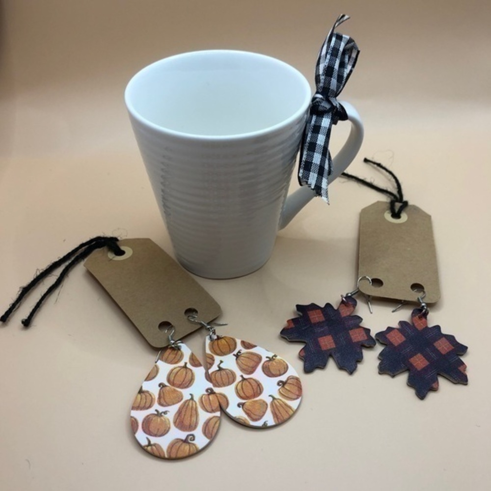 Fall 🍁 Maple Leaf Pumpkin Set of Dangle Earrings &  Cozy Grooved Mug